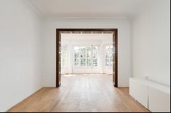 LARGE FLAT TO RENOVATE WITH LOTS OF LIGHT IN VALLCARCA, Barcelona 08001