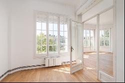 LARGE FLAT TO RENOVATE WITH LOTS OF LIGHT IN VALLCARCA, Barcelona 08001