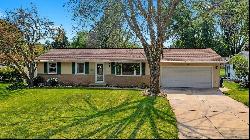 1253 CIRCLE Drive, Green Bay WI 54313