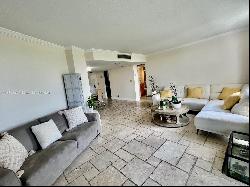 3401 N Country Club Dr Unit 611, Aventura FL 33180