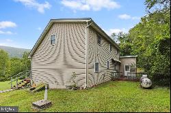 22464 Loop Rd, Doylesburg PA 17219