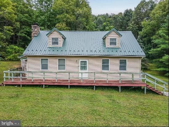 22464 Loop Rd, Doylesburg PA 17219