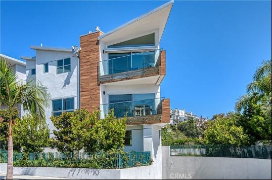 3922 E Coast Hwy, Corona del Mar CA 92625