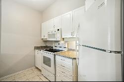 2511 Lakeshore Rd Unit 204, Oakville ON L6L6L9