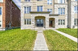 8585 Financial Dr, Brampton ON L6Y6C4