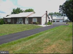 1461 Roxbury Rd, Shippensburg PA 17257