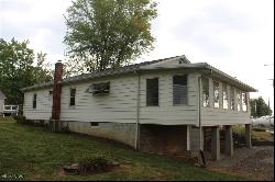 8127 Fredericksburg Road, Fredericksburg OH 44627