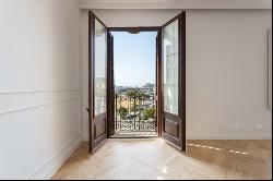 NEWLY REFURBISHED LUXURY FLAT WITH SPECTACULAR VIEWS, Barcelona 08001