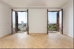 NEWLY REFURBISHED LUXURY FLAT WITH SPECTACULAR VIEWS, Barcelona 08001