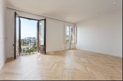 NEWLY REFURBISHED LUXURY FLAT WITH SPECTACULAR VIEWS, Barcelona 08001