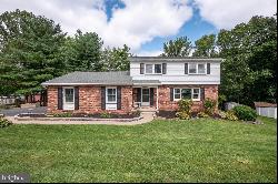 76 Hillcrest Dr S, Macungie PA 18062