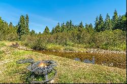 Log Cabin on Creek