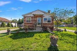 22824 Hoffman Street, Saint Clair Shores MI 48082