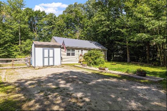 28 Newport Drive, Barnstead NH 03225