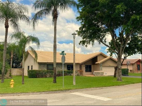 691 NW 111th Way, Coral Springs FL 33071