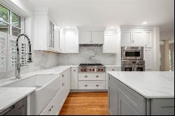 17 Laurel Rd, Brookline MA 02467