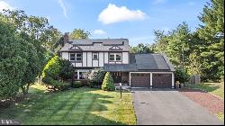 64 Colleen Circle, Ewing NJ 08638