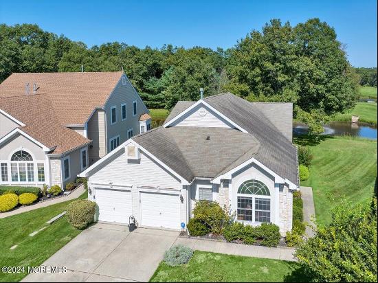 35 Shadow Creek Court, Jackson NJ 08527