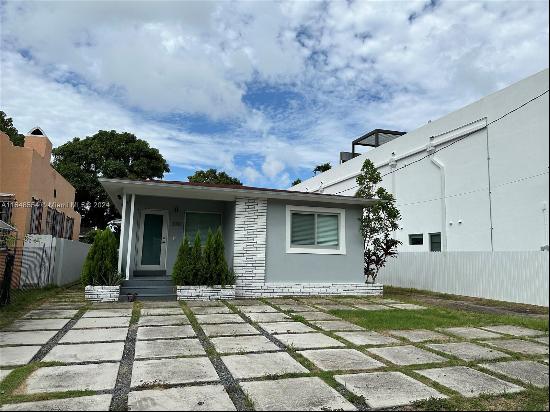 370 SW 17th Rd Unit 372, Miami FL 33129