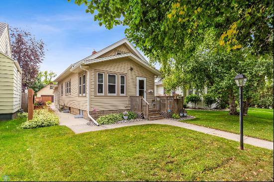 454 Oakland Avenue S, Fargo ND 58103