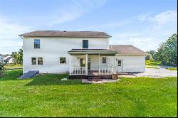 11 Blueberry Ln, Grove City PA 16127