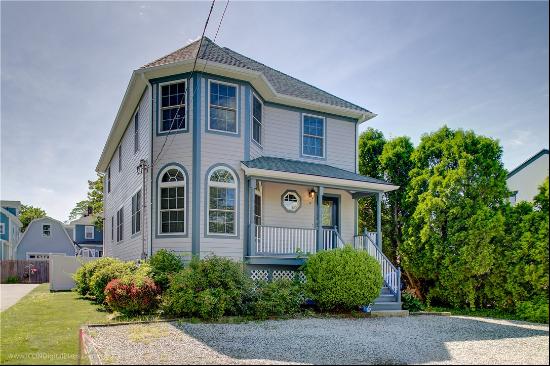 17 Clinton Street, Newport RI 02840