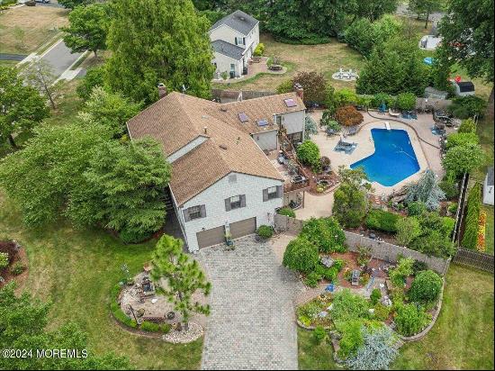 27 Spruce Street, Freehold NJ 07728