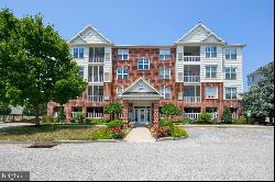 1050 Crest Way Unit 302, York PA 17403