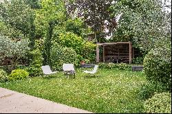 Neuilly-sur-Seine - A magnificent apartment with a garden