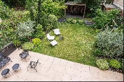 Neuilly-sur-Seine - A magnificent apartment with a garden