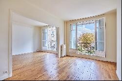 Paris 16th District - A bright 3-bed apartment