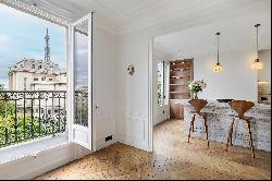 Paris 16th District - A renovated 4-bed apartment commanding superb views