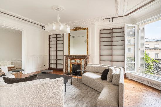 Paris 7th District – A renovated 4-bed apartment