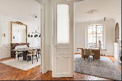 Paris 7th District – A renovated 4-bed apartment