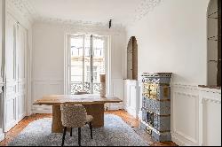 Paris 7th District – A renovated 4-bed apartment