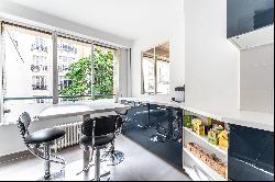 Paris 16th District – A 2/3 bed apartment with a balcony