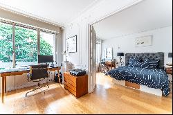 Paris 16th District – A 2/3 bed apartment with a balcony