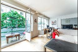 Paris 16th District – A 2/3 bed apartment with a balcony