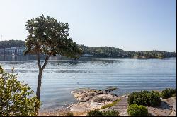 Spectacular villa on a magical lakeside plot in Brevik.