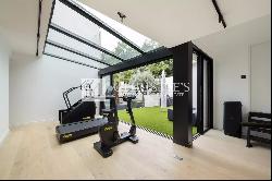 Remarkable contemporary house with garage in the heart of La Rochelle town centre