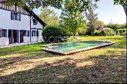 LIT-ET-MIXE - A MAGNIFICENT PROPERTY WITH EXTENSIVE GROUNDS AND A SWIMMING POOL