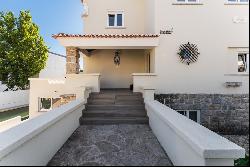 Elegant Villa in Central Parede, Cascais