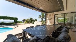 Contemporary Property panoramic Sea view in Prestigious Estate.