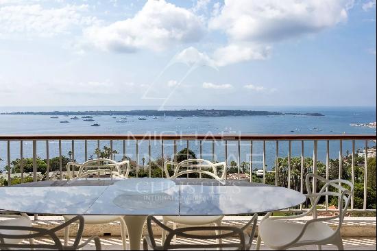 SOLE AGENT: Superb contemporary apartment with sea view