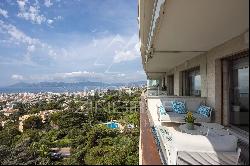 SOLE AGENT: Superb contemporary apartment with sea view