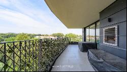 Four bedroom apartment with balcony, for sale, in Porto, Portugal