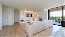 Four bedroom apartment with balcony, for sale, in Porto, Portugal