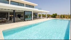 Luxury 5-bedroom villa with sea views in Monte Rei, Algarve, Portugal