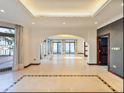 Rare Beachfront Palm Jumeirah Villa