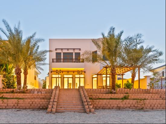 Rare Beachfront Palm Jumeirah Villa